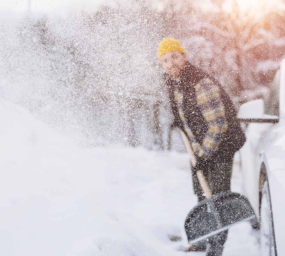 Schneeräumung während Schneefalls